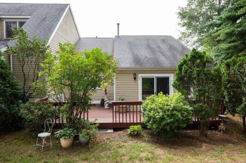 431 Lakeview Dr, Southington CT  06489-3477 exterior