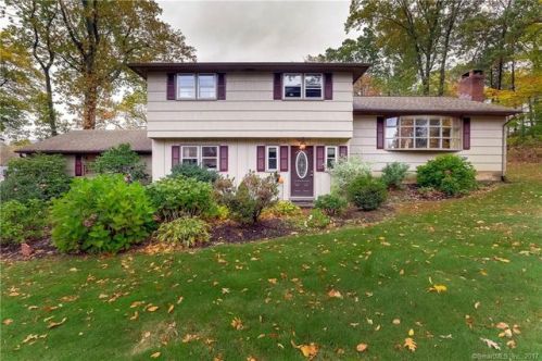 10 Mayflower Ln, Meriden, CT 06450-3521