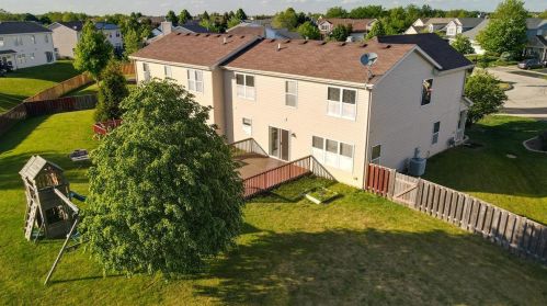 1182 Cape Cod Ln, Pingree Grove IL  60140-2000 exterior