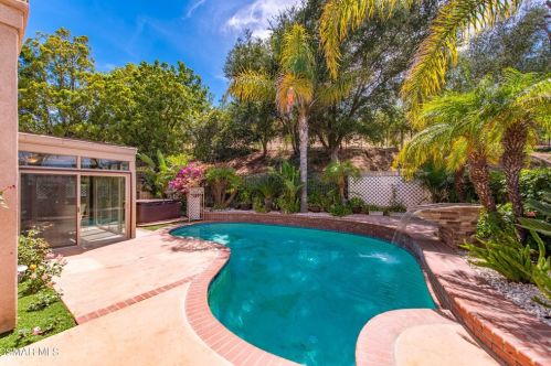 531 Granite Hl St, Simi Valley CA 93065-0608 exterior