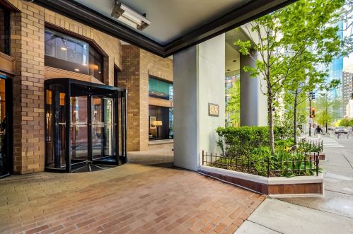 400 Ohio St, Chicago IL  60654-4542 exterior