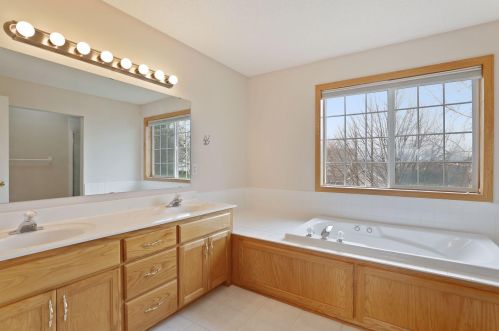 2915 Eagle Valley Dr, Saint Paul MN  55129-4266 exterior