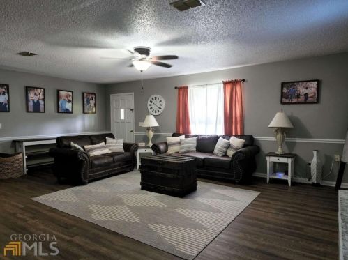 39 Waldon St, Baxley, GA 31513-7000