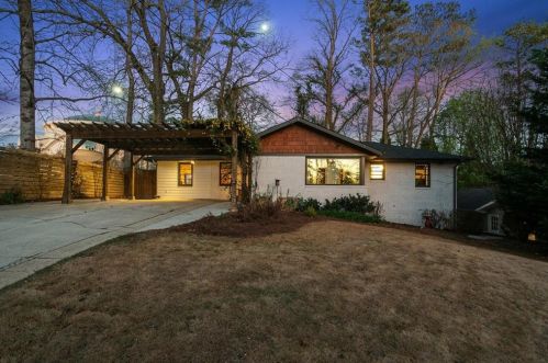 1615 Fama Dr, Atlanta GA  30329-3311 exterior