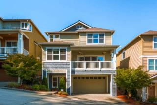 558 Mountain View Ln, Bellevue, WA 98027-5652