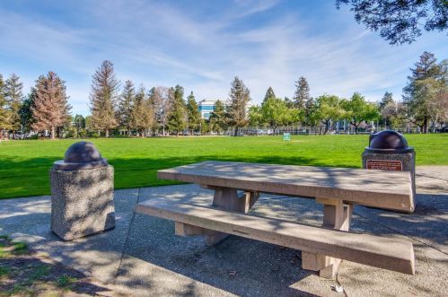 448 Costa Mesa Ter, Sunnyvale CA  94085-1657 exterior