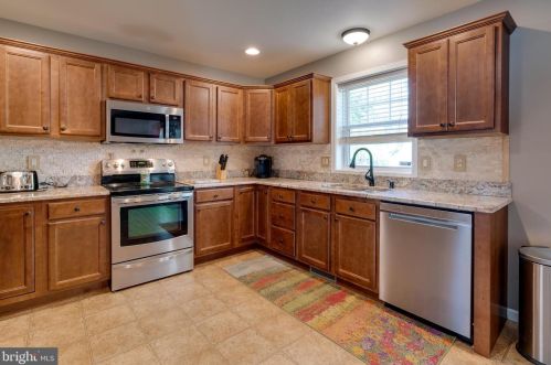 239 Railroad Ave, Ephrata PA  17522-2327 exterior