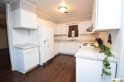 503 Travis St, Green Lake, TX 77979-2352