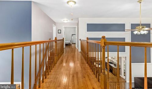 8006 Middlewood Pl, Springfield VA  22153-1928 exterior