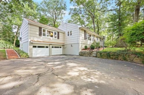 15 Steppingstone Pl, Norwalk, CT 06850-2400