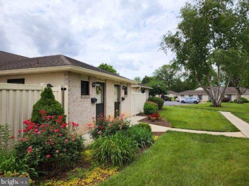 50 Valleybrook Dr, Lancaster PA  17601-4612 exterior