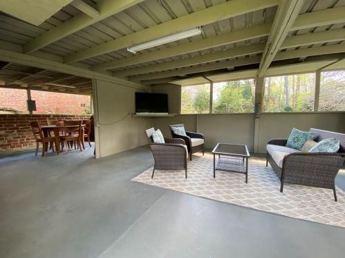 2106 Belvedere Dr, Atlanta GA  30318-1704 exterior