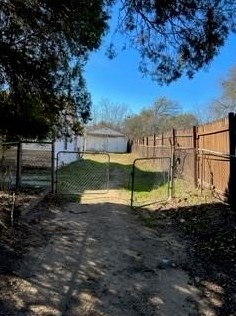 307 Calgary Rd, Azle, TX 76020-4103