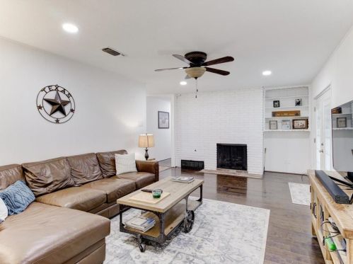 5000 Stacey Ave, Fort Worth TX  76132-1627 exterior