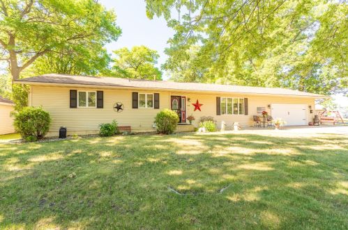 910 Agnes Ave, Alex, MN 56308-5201