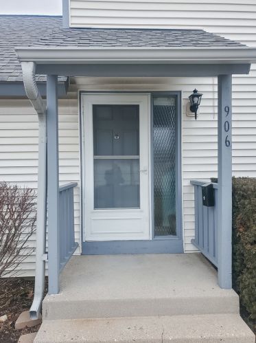 906 Campbell Dr, Gurnee, IL 60031-3117