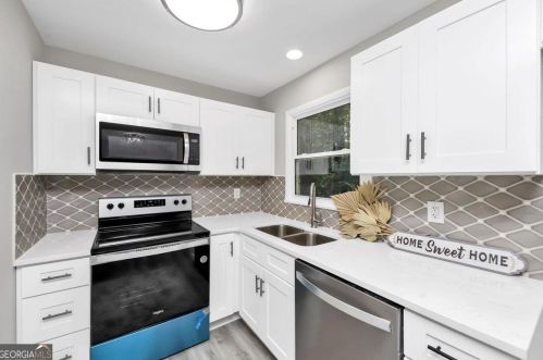 2260 Baywood Dr, Atlanta GA  30315-6534 exterior