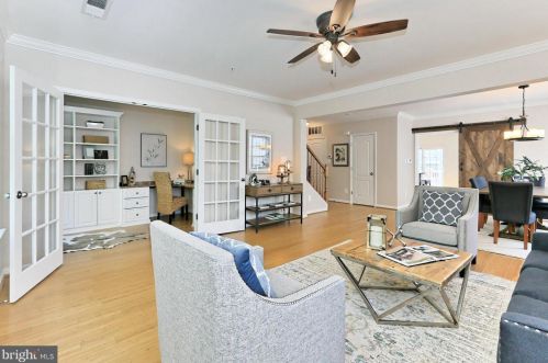19264 Koslowski Sq, Leesburg, VA 20176-6519