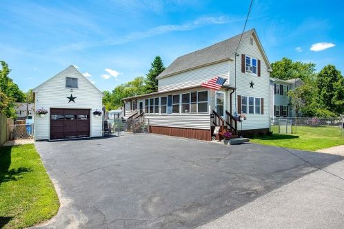 23 3rd St, Somersworth, NH 03878-2915
