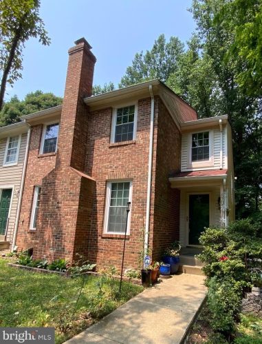 5705 Walnut Wood Ln, Springfield VA  22015-2710 exterior