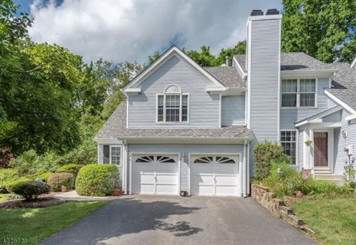 8 Rushmore Ln, Hackettstown, NJ 07840-2831