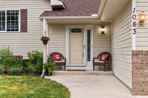 1083 Meadow St, Cologne, MN 55322-9098