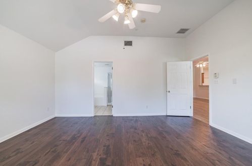 15624 Fisher Is Dr, Austin TX  78717-3833 exterior