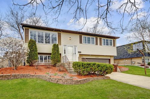 7438 Nottingham Dr, Tinley Park, IL 60477-1562