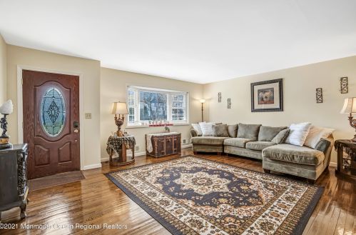 2 Utah Ct, Jackson Twp, NJ 08527-1510