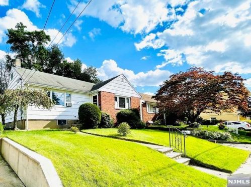 244 Gaston Ave, Outwater, NJ 07026-1113
