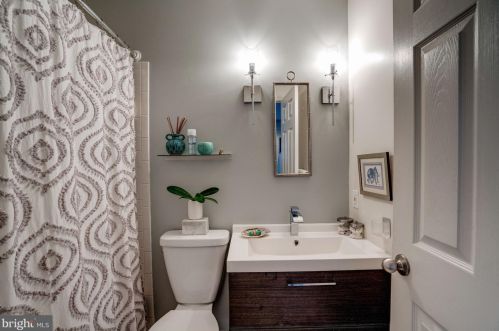 10009 Leafy Ave, Silver Spring MD 20910-1021 exterior