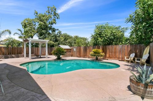1320 Milhous St, Turlock, CA 95380-6070