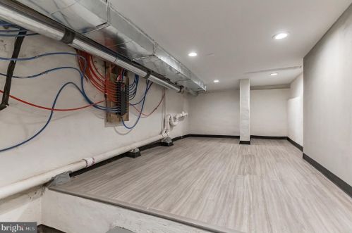 2037 6 St, Philadelphia PA 19140-4528 exterior