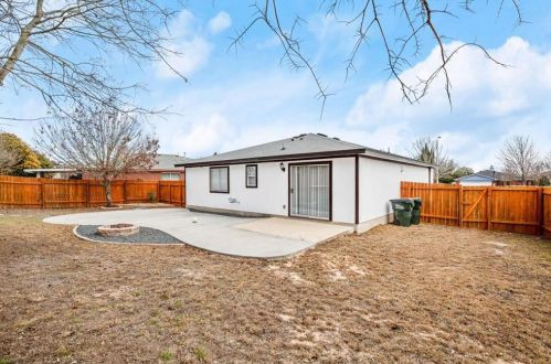 193 Spg Br Loop, Uhland TX 78640-5365 exterior