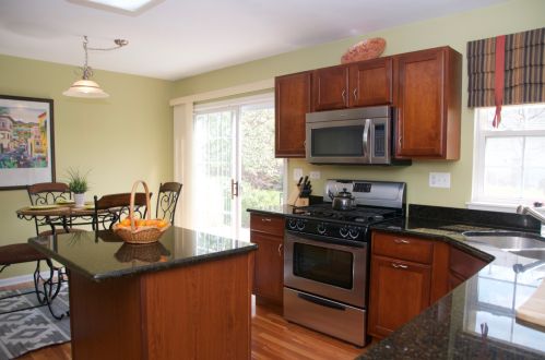 553 Lancaster Dr, Pingree Grove IL  60140-9156 exterior