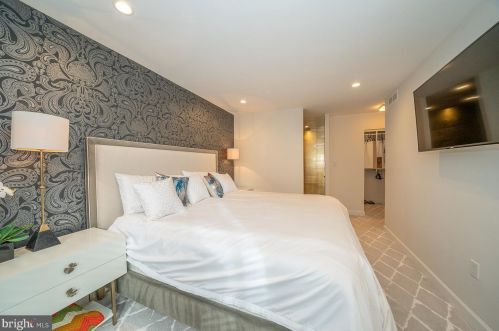 2023 Chancellor St, Philadelphia PA 19103-5604 exterior