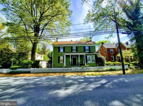513 George St, Charles Town, WV 25414-1540