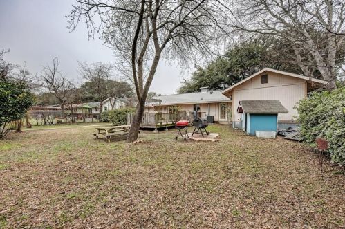 1617 Ashberry Dr, Austin TX  78723-1106 exterior