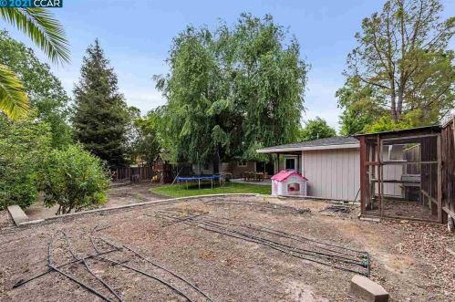 120 Collins Ct, Concord CA  94523-4107 exterior