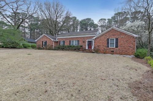 2070 Silver Hill Rd, Stone Mountain, GA 30087-1731
