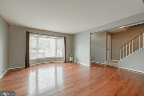 5607 Castlebury Ct, Springfield VA  22015-1883 exterior