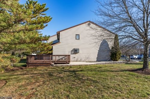15 Dogwood Cir, Flemington, NJ 08822-3030