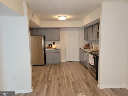 12 Weymouth Ct, York, PA 17404-5055