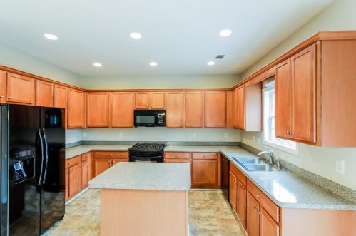 631 Rock Elm Dr, Auburn, GA 30011-4611