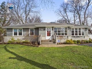 72 75th Pl, Willowbrook IL  60527-2305 exterior