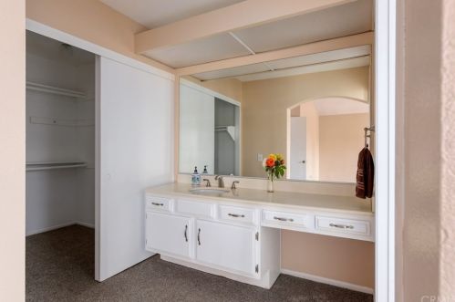 8450 Tamarind Ln, Riverside CA  92509-5180 exterior
