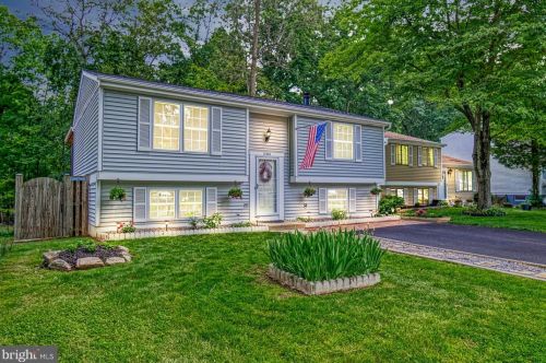 8286 Raindrop Way, Springfield, VA 22153-3810