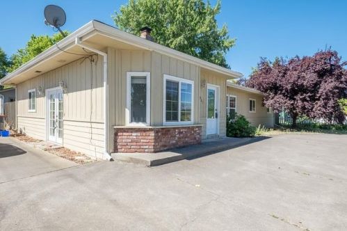 901 Maple Park Dr, Medford, OR 97501-6605