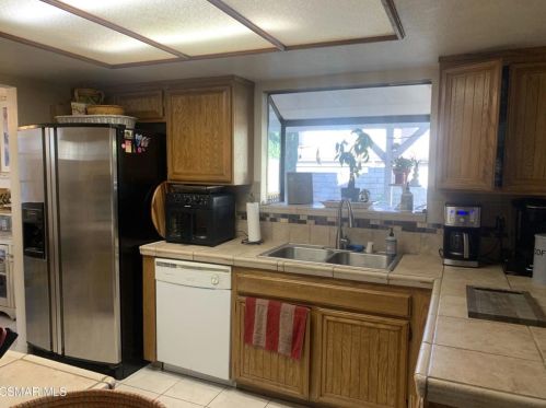 2429 Rdg Vw Ct, Simi Valley CA 93065-1923 exterior