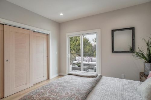 260 Girard St, San Francisco CA 94134-2110 exterior